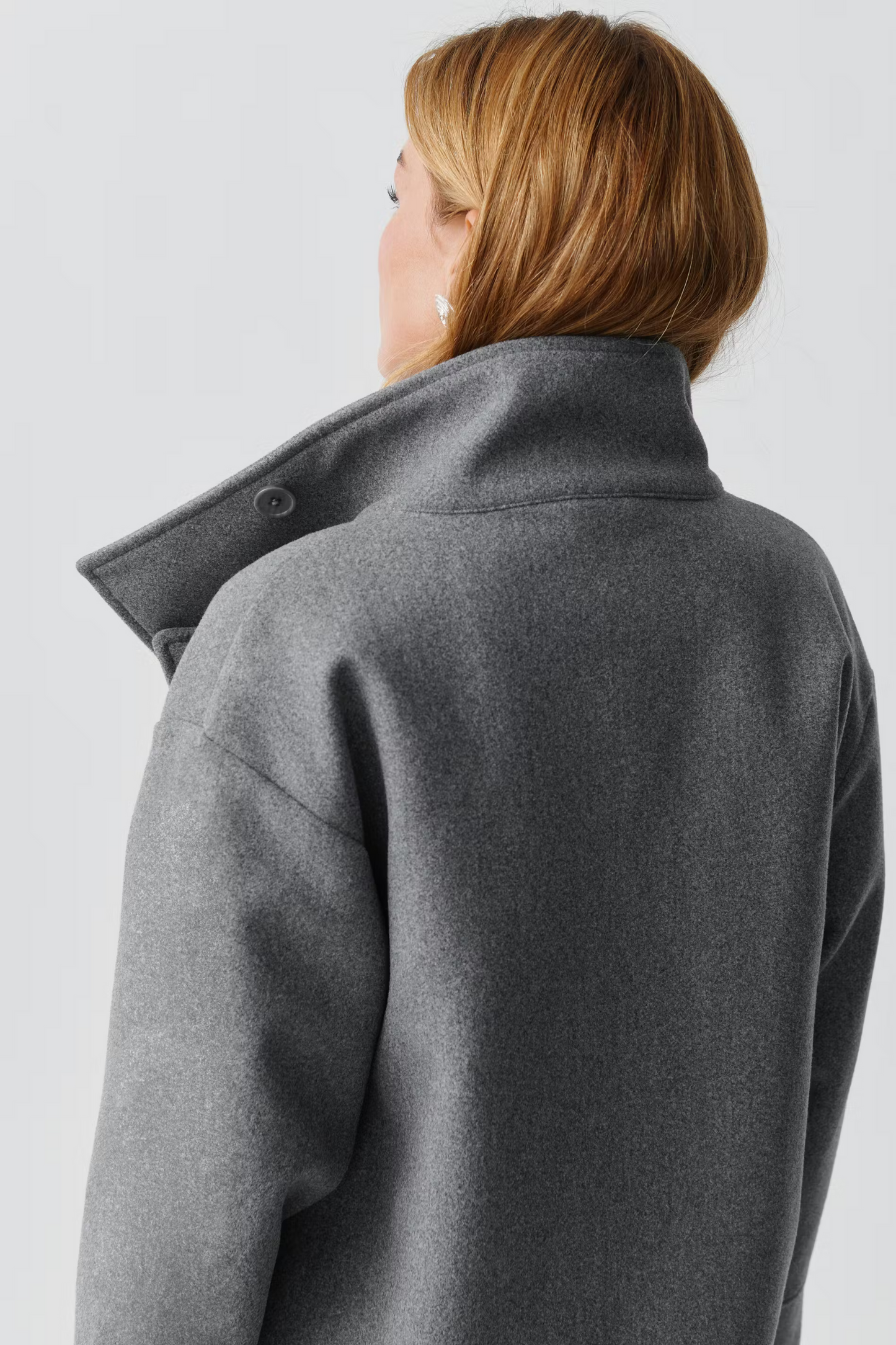 Manteau à col boutonné