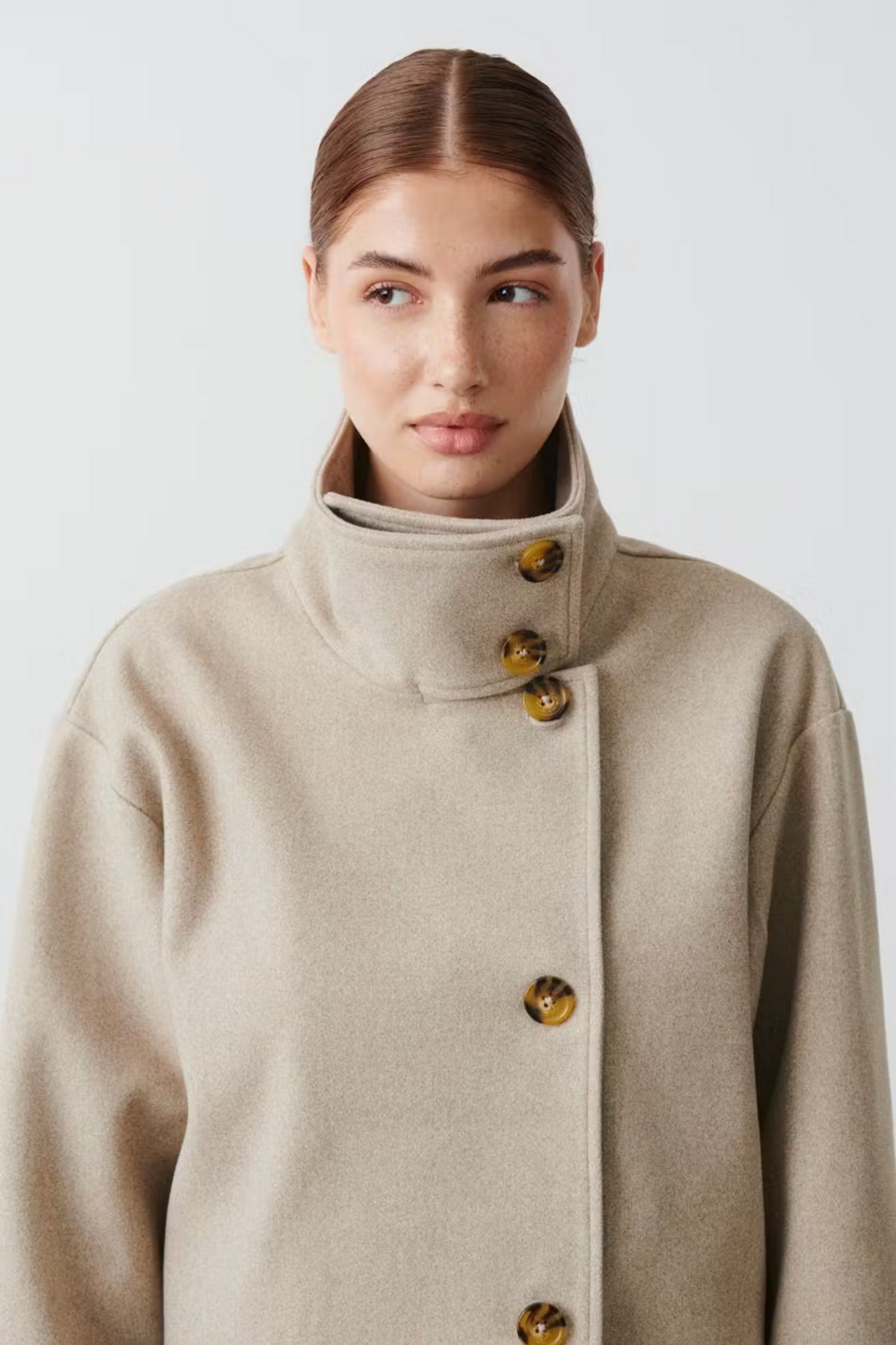 Manteau à col boutonné